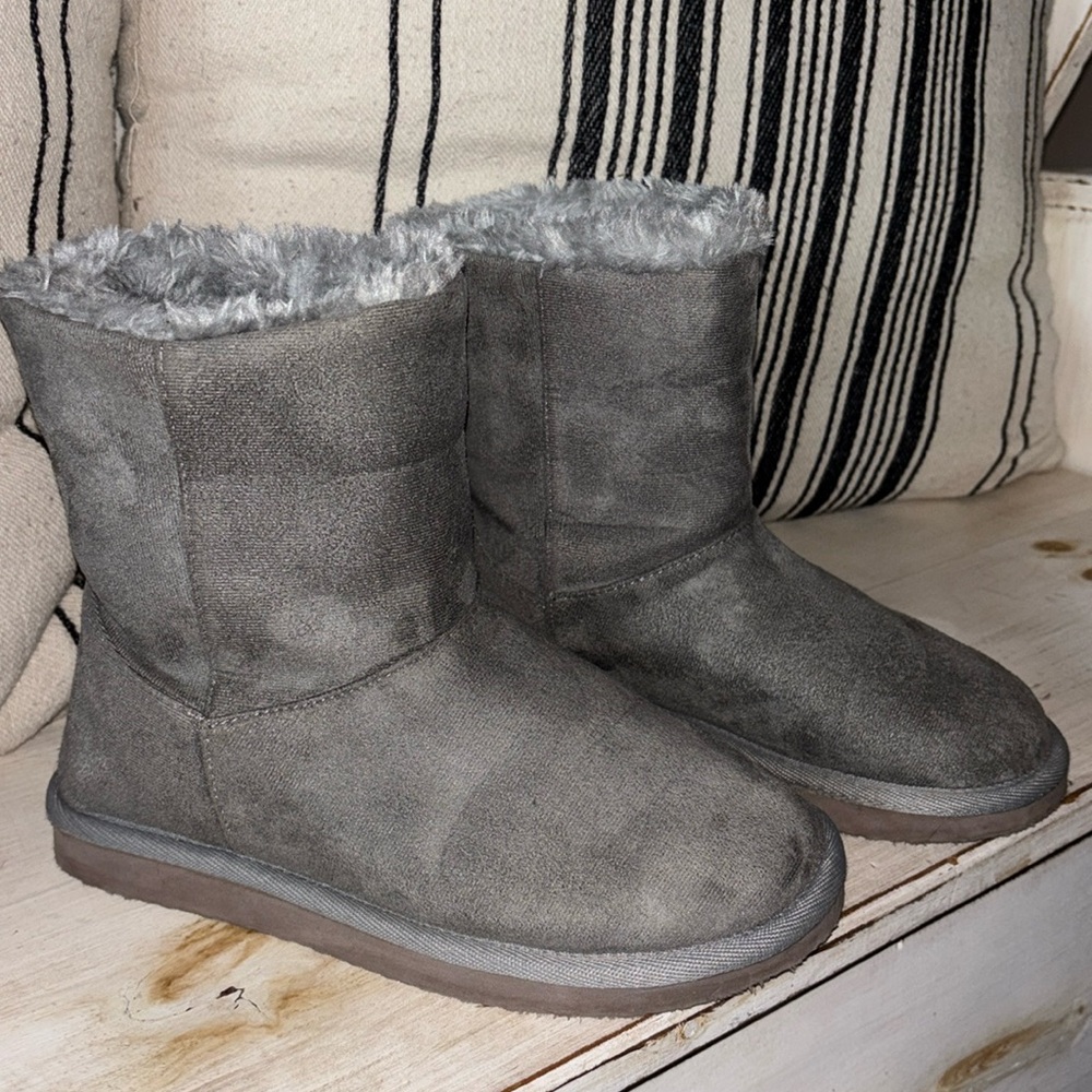 Aeropostale Gray Faux Suede Fur Lined Boots Warm Cozy Size 8 - Picture 11 of 11